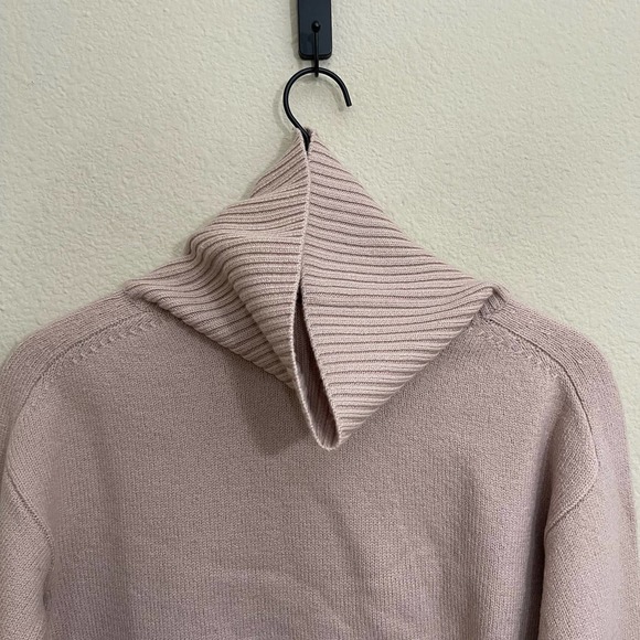 Aritzia Babaton Merino Wool Turtleneck Cropped Pullover Sweater Mauve Pink Small - Picture 3 of 12